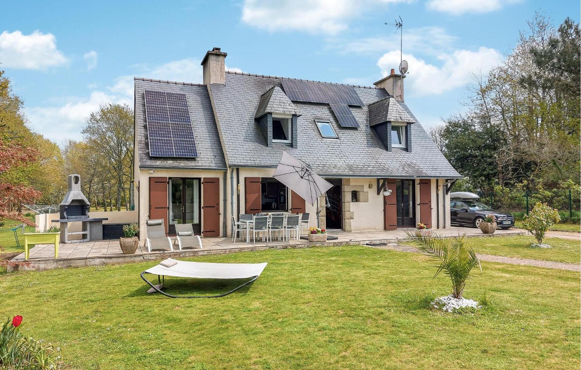 4 Bedroom Cozy In Holiday home *